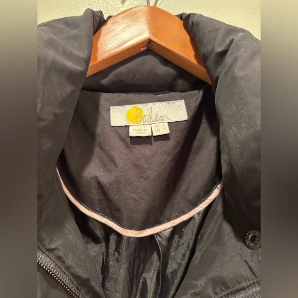 Boden Black and Silver Puffer Jacket ski animal print size 2 women’s - Picture 11 of 14